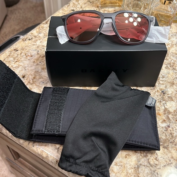 NIB Oakley Thurso Prizm Dark Golf Lenses, 
Matte Grey Smoke Frame w/ Case & Box - Picture 4 of 10